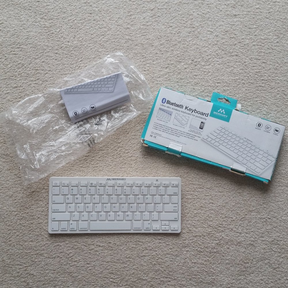 White Ultra-slim wireless Bluetooth keyboard